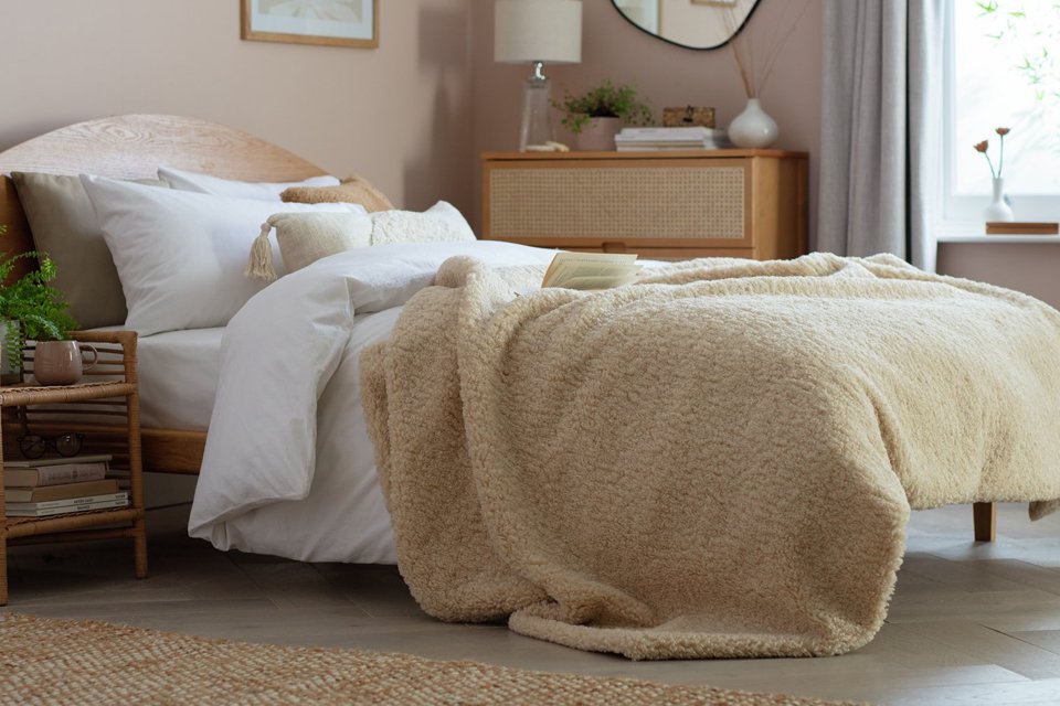 Bed and mattress size guide.