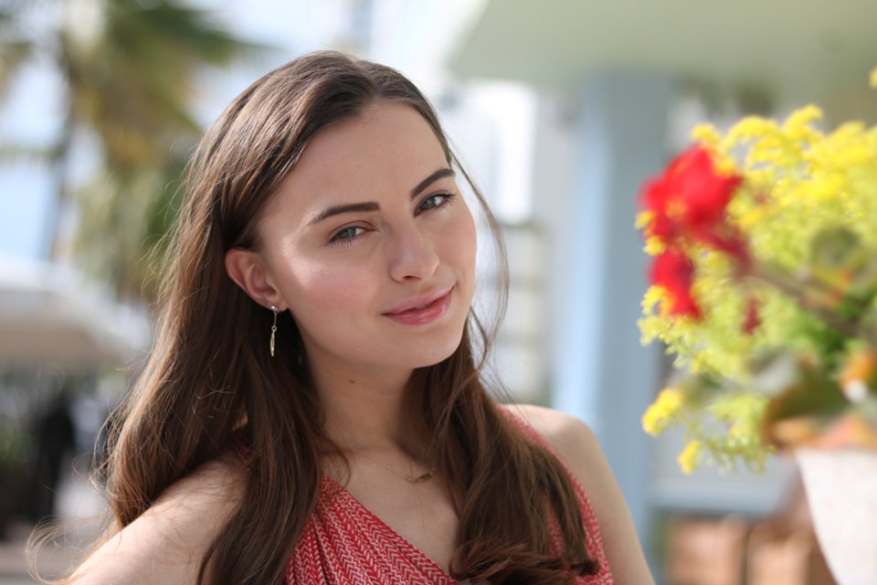 A wide angle portrait of a girl captured with Canon wide aperture lenses. 