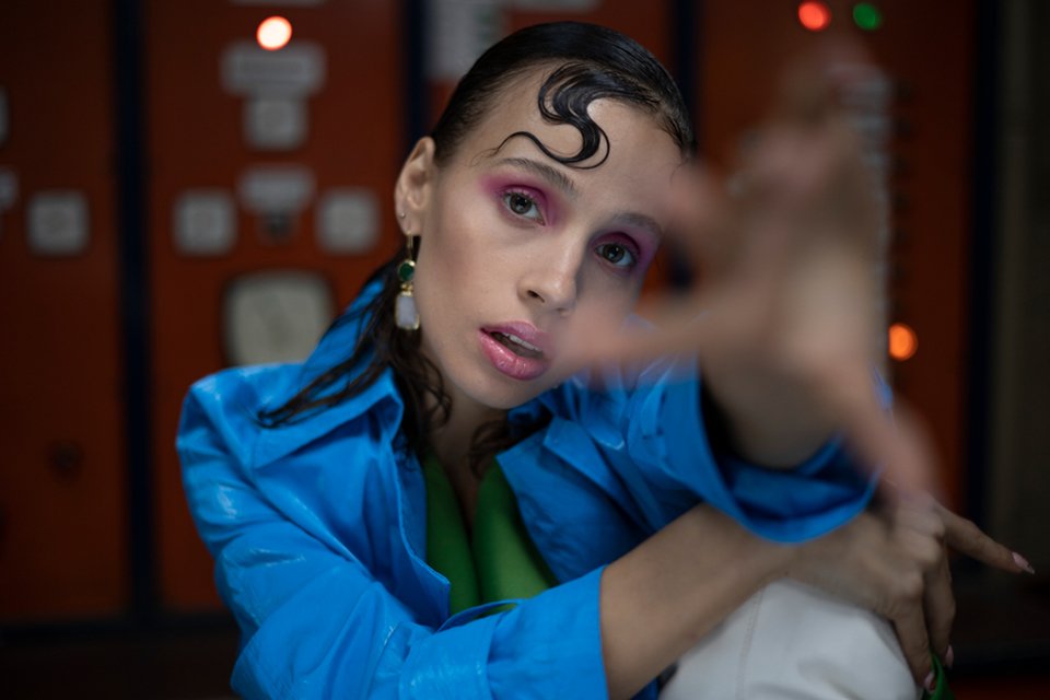 A beautiful potrait for a model captured with Canon general purpose lenses. 