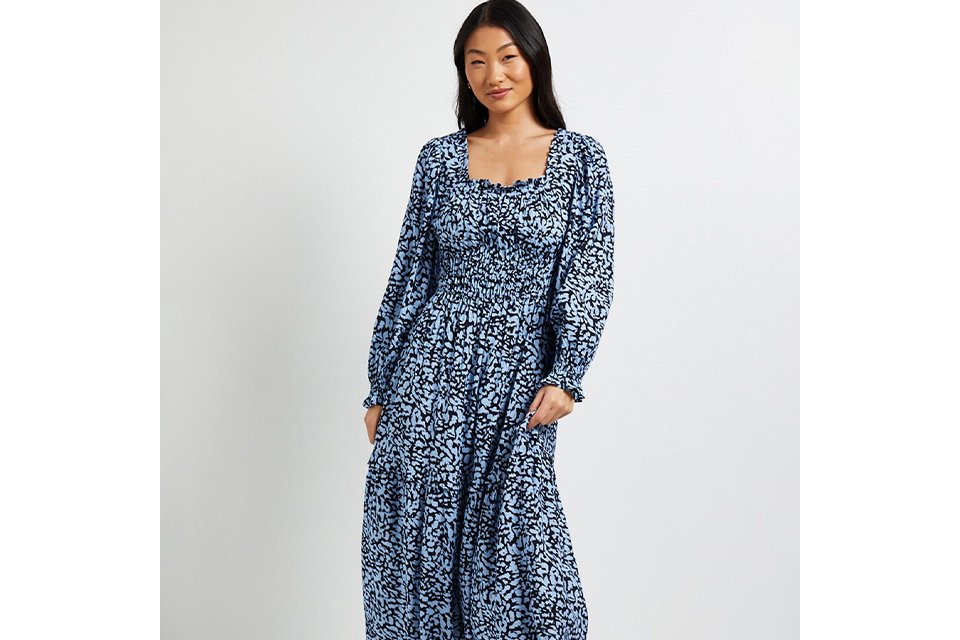 Petite occasionwear.