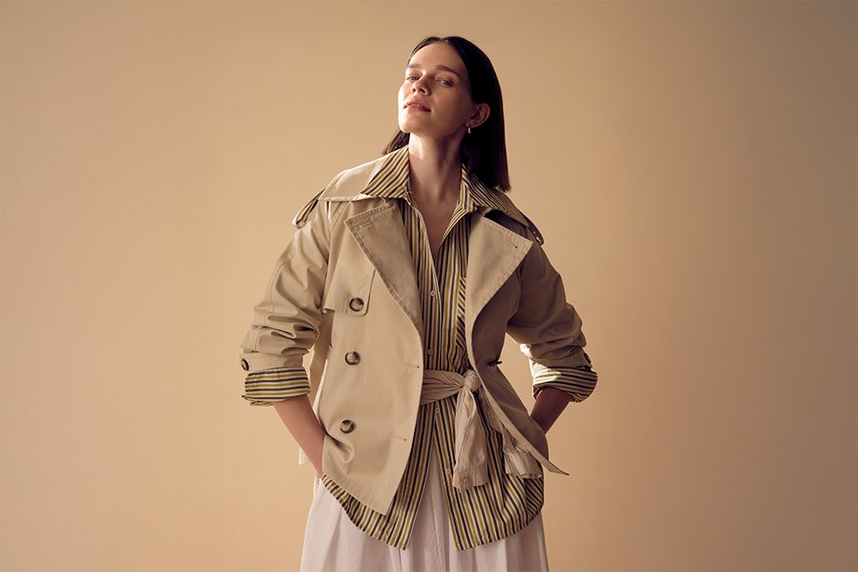 Light spring outfit featuring a beige utility jacket layered over a neutral top with relaxed trousers, styled for everyday transitional dressing.