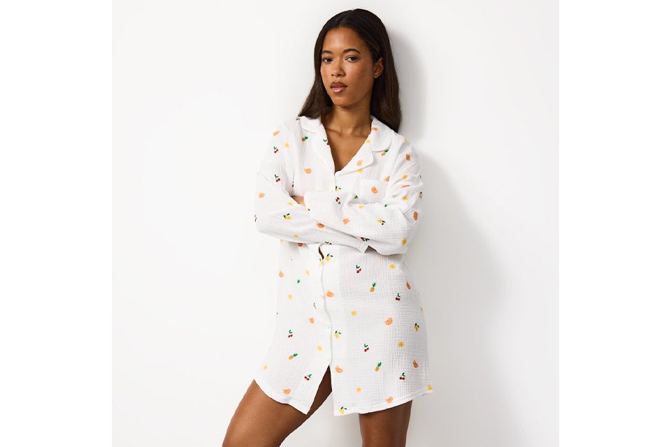 Lightweight printed nightshirt with long sleeves, designed for comfortable women’s nightwear.