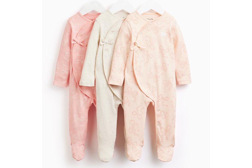 Sleepsuits & nightwear.