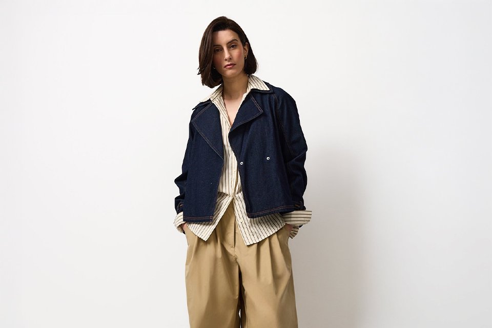 Office‑ready workwear outfit with tailored jacket, shirt and wide‑leg trousers.