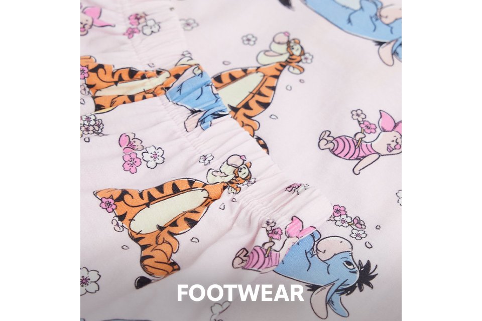 Disney character women’s nightwear with Tigger print – soft cotton pyjama set.