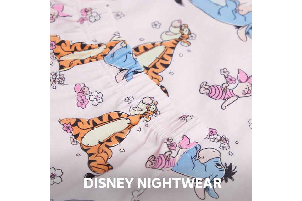Disney character women’s nightwear with Tigger print – soft cotton pyjama set.