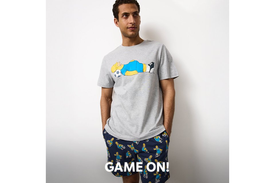 Men’s grey graphic print t-shirt with patterned pyjama shorts nightwear set.