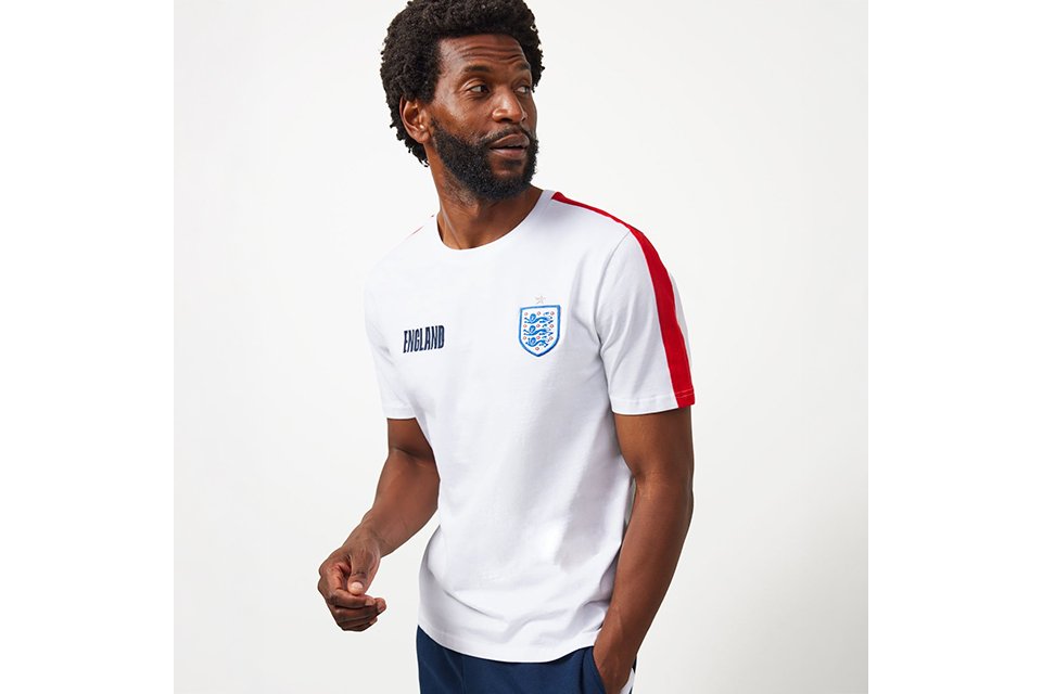 Short sleeve printed shirt paired with casual trousers, styled for men’s new‑in spring and summer clothing.