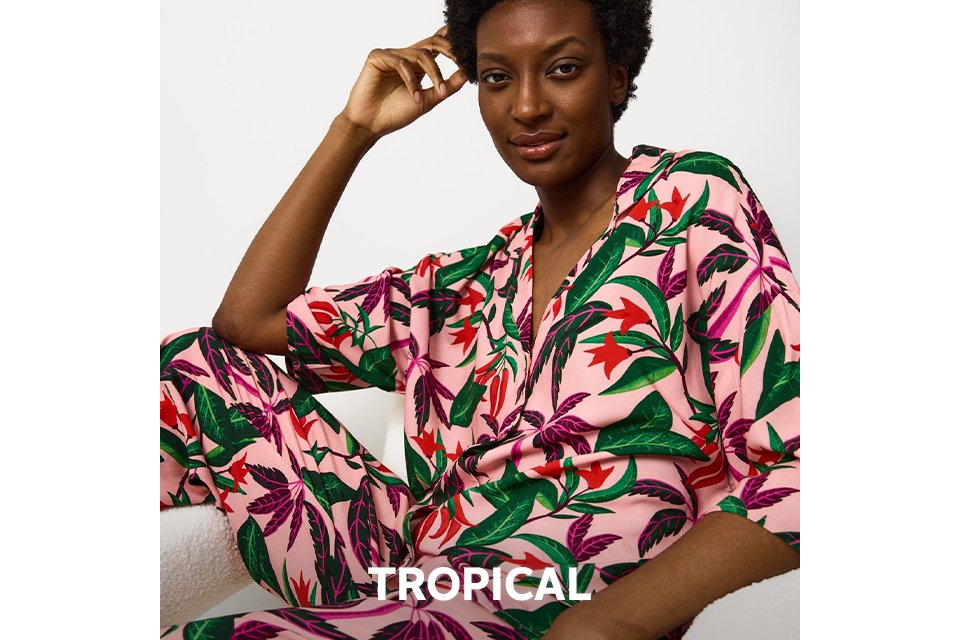 Pink tropical print women’s pyjama set with green leaf pattern – lightweight nightwear.