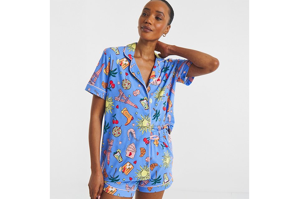 Short-set pyjamas.