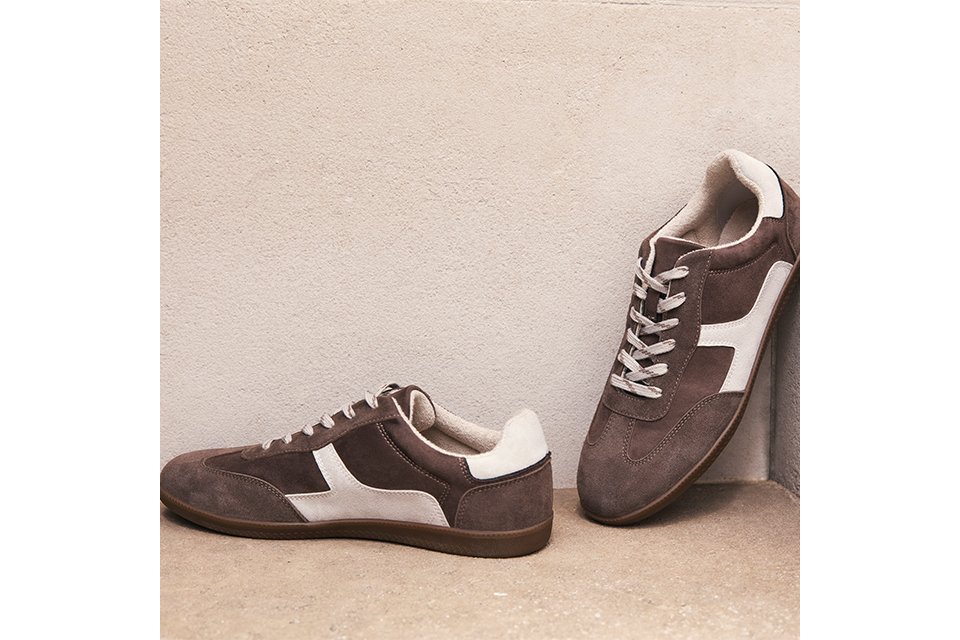 Trainers & pumps.