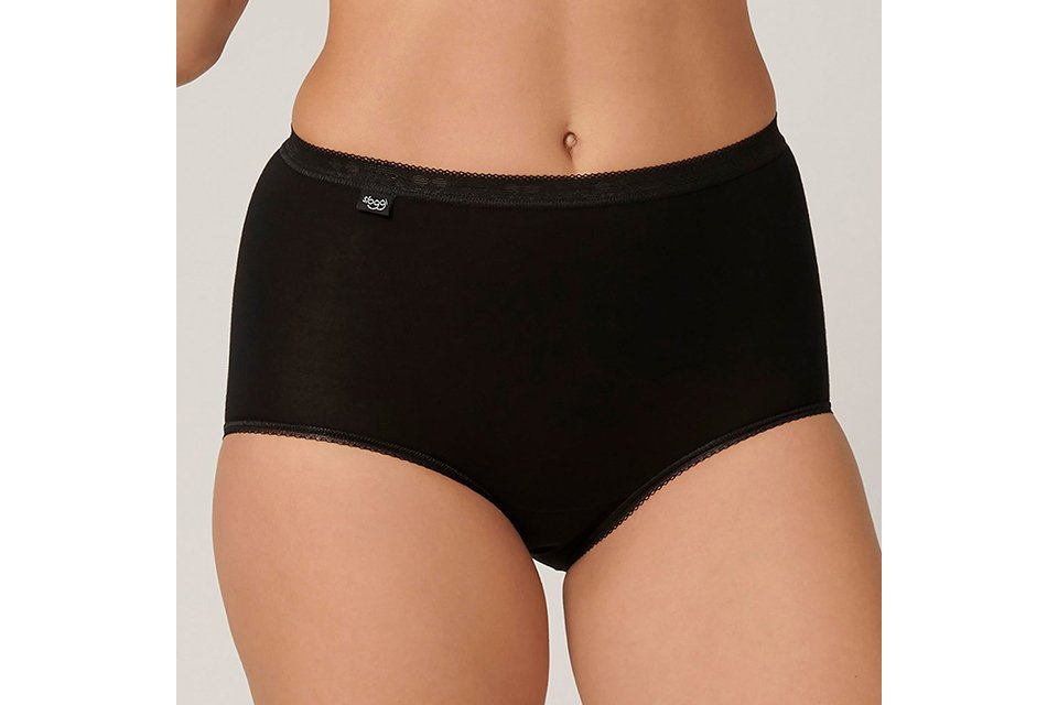 Black cotton-rich maxi knickers with full coverage, soft seams and a comfortable everyday fit.