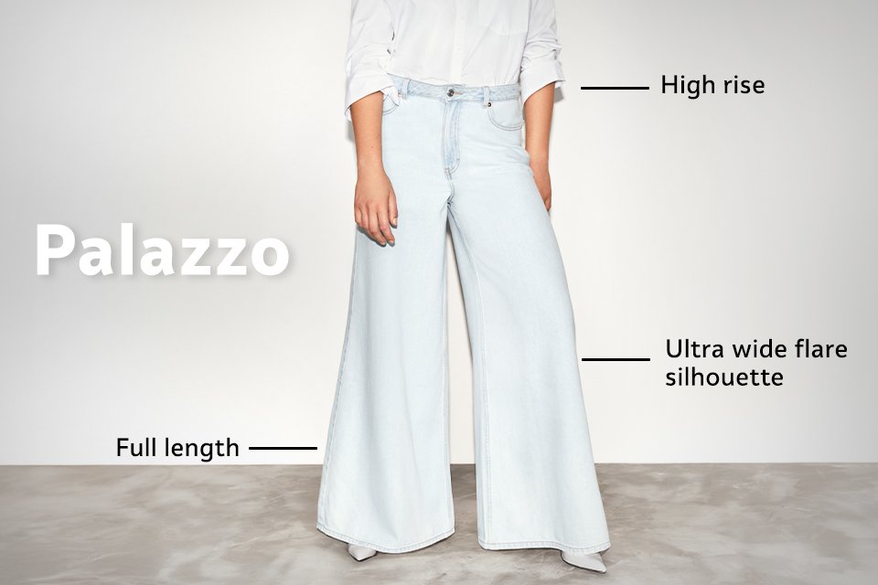 High-rise palazzo jeans in very light blue denim with ultra-wide flare silhouette and full-length style, heeled shoes.