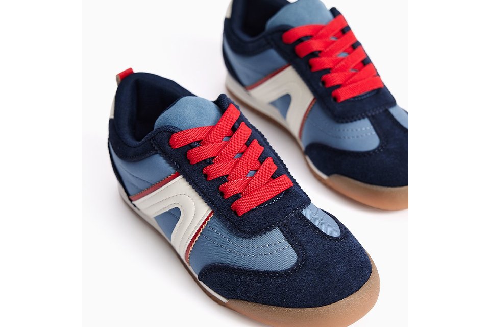 Trainers & pumps.