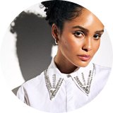 Shimmering metallic collar – standout partywear for celebrations.