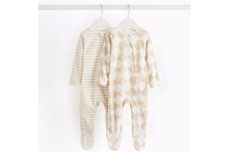 Sleepsuits & nightwear.