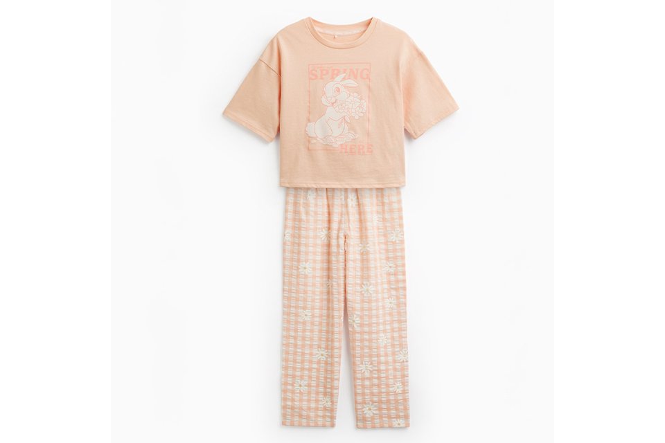 Girls' nightwear.