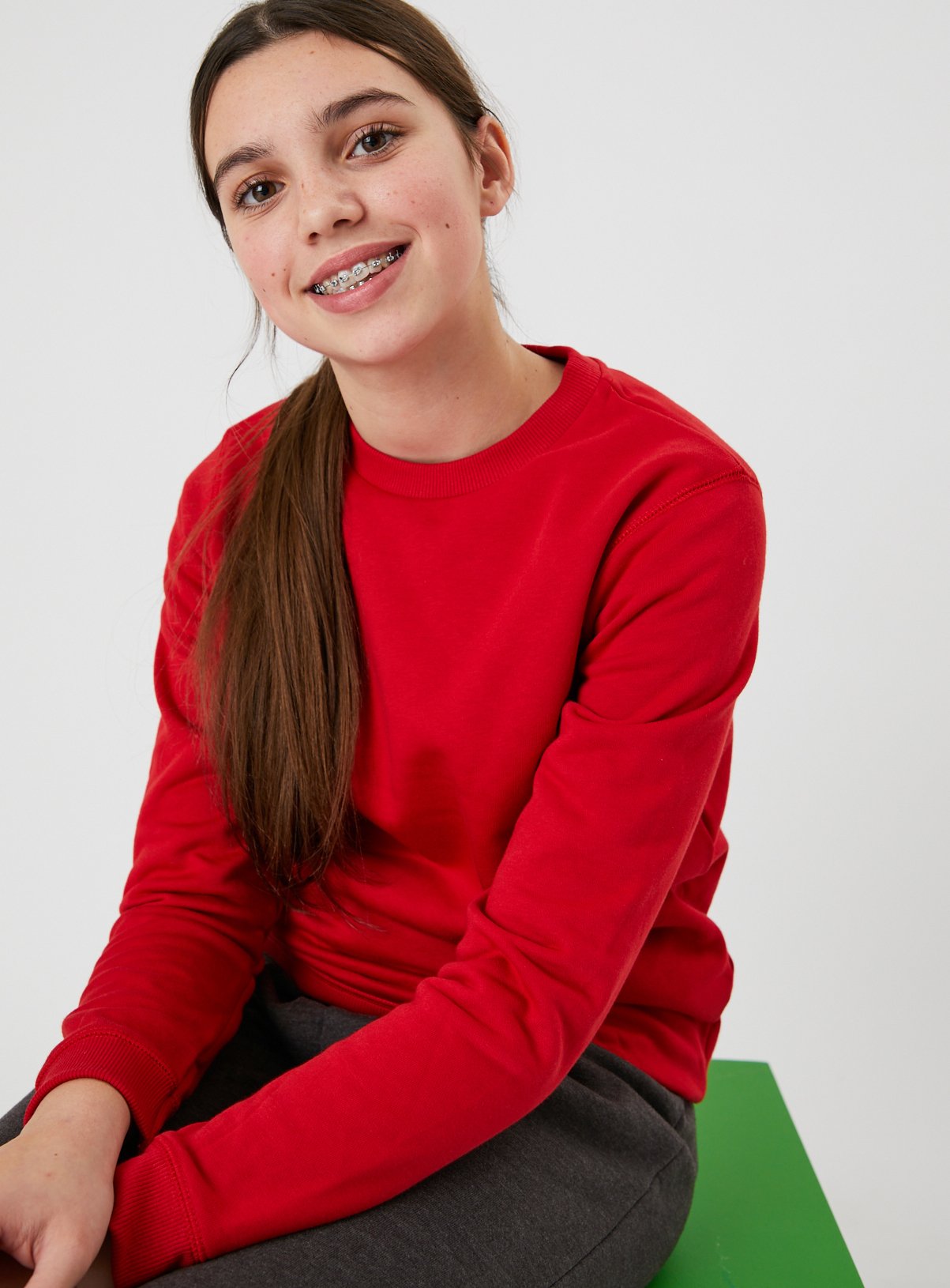 red sweatshirts