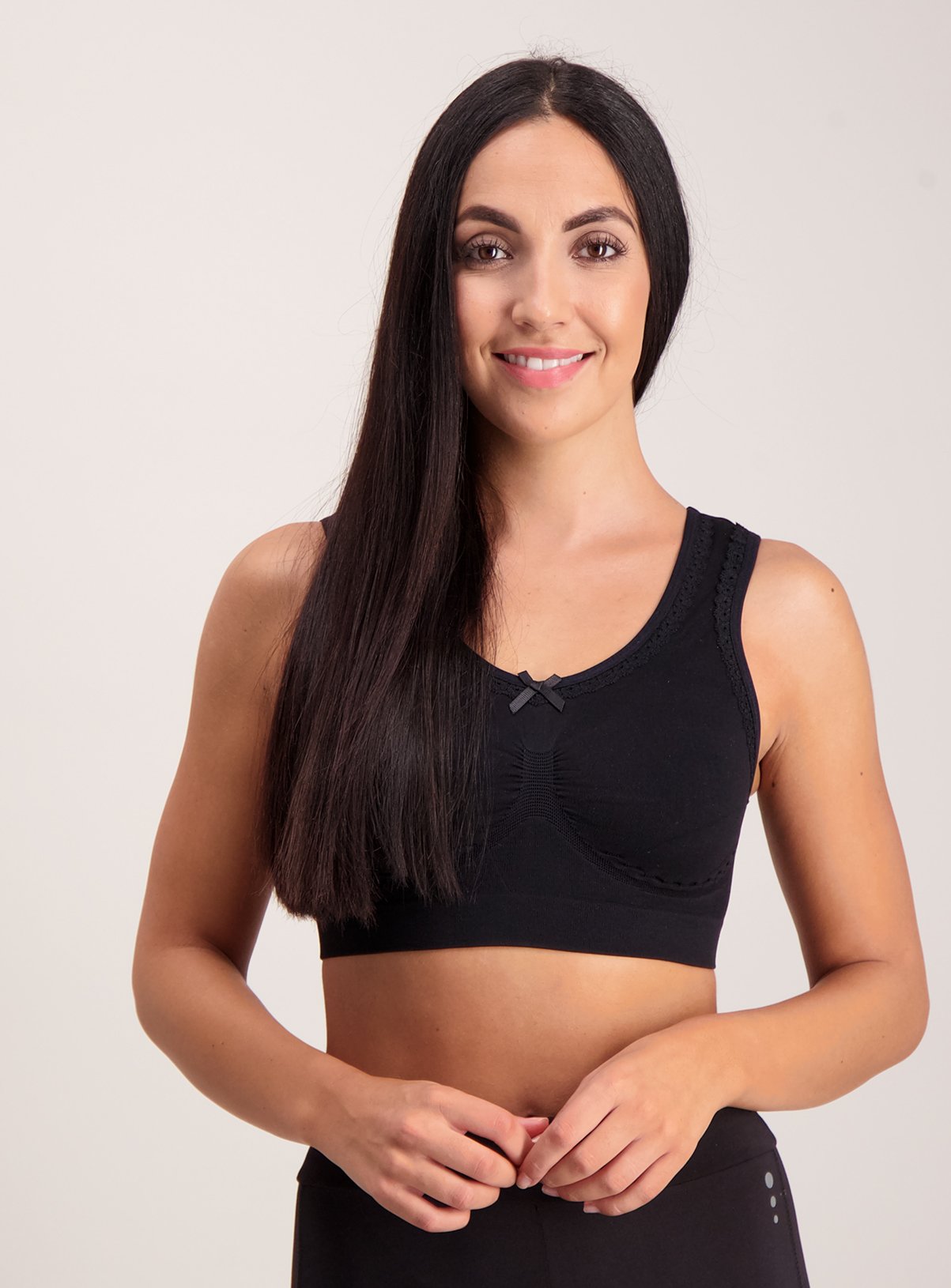 Black & White Lace Trim Seamless Stretch Crop Top 2 Pack Review