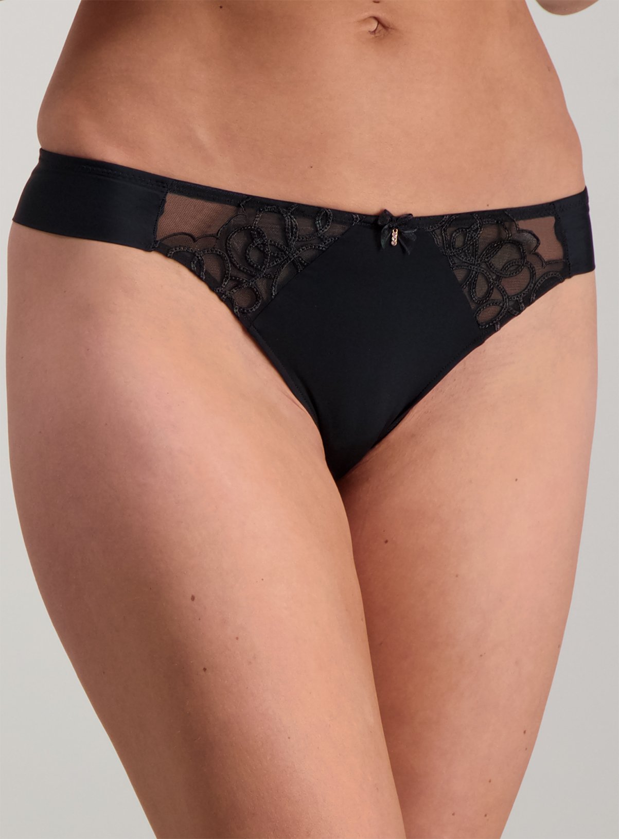 Online Exclusive Black Lace Thong Review