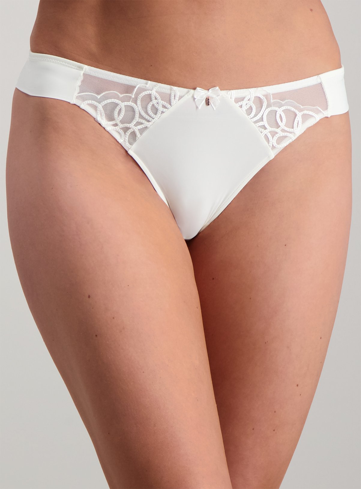 Online Exclusive Ivory Lace Thong Review