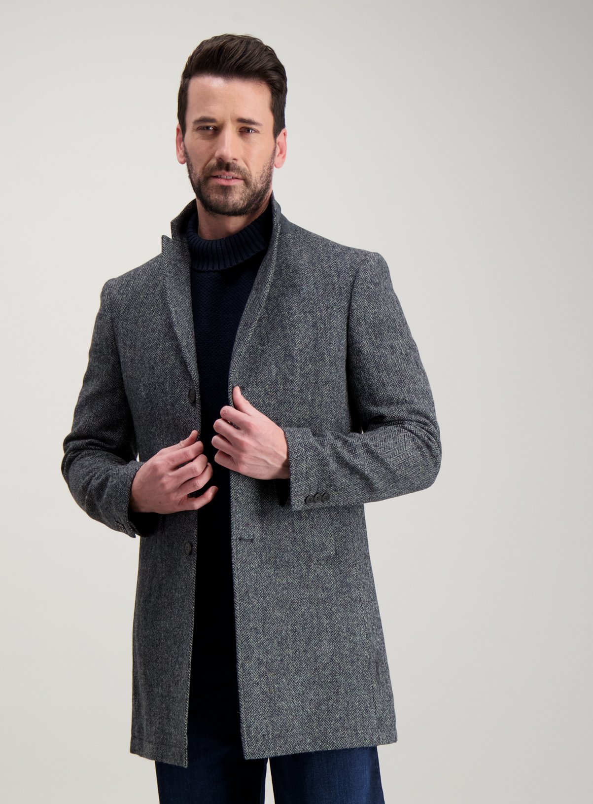 Grey British Wool Tailored Fit Herringbone Coat Review