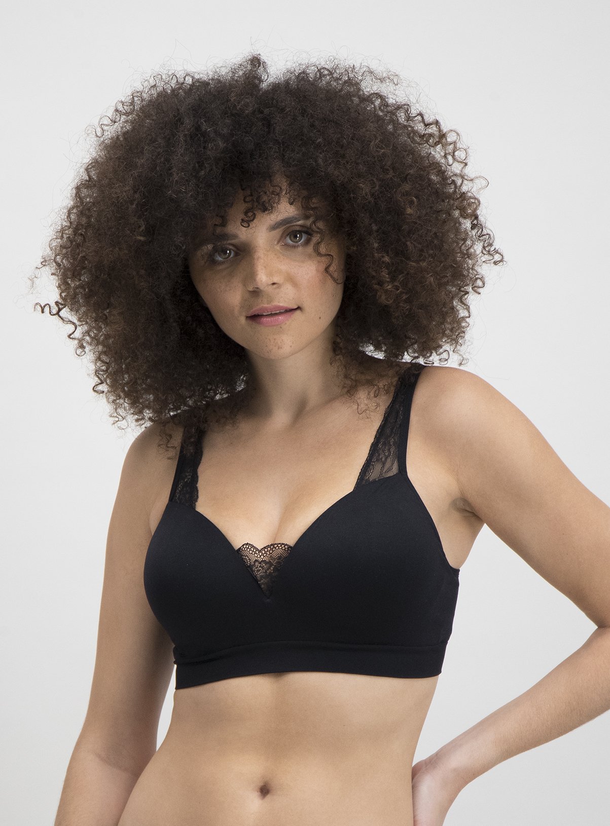 Black Seamless Stretch Comfort Plunge Bra Review