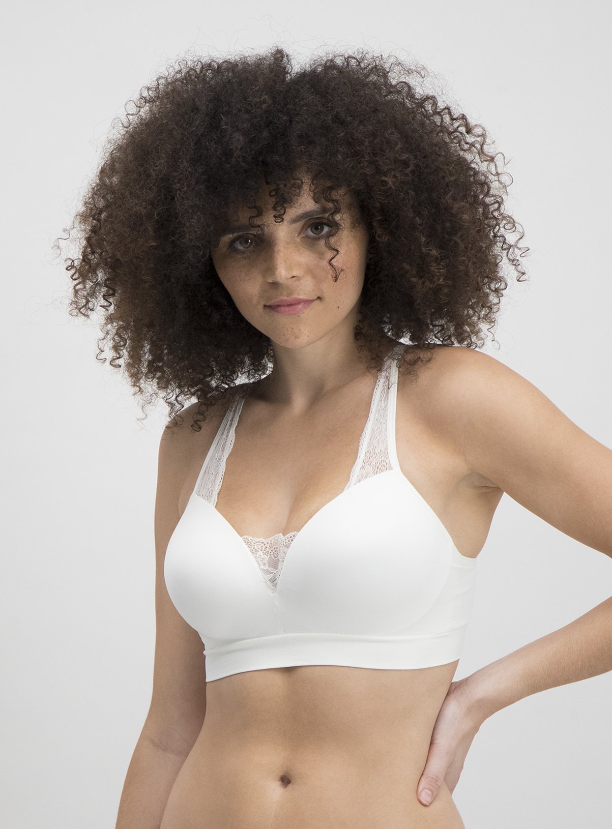 Ivory Seamless Stretch Comfort Plunge Bra Review