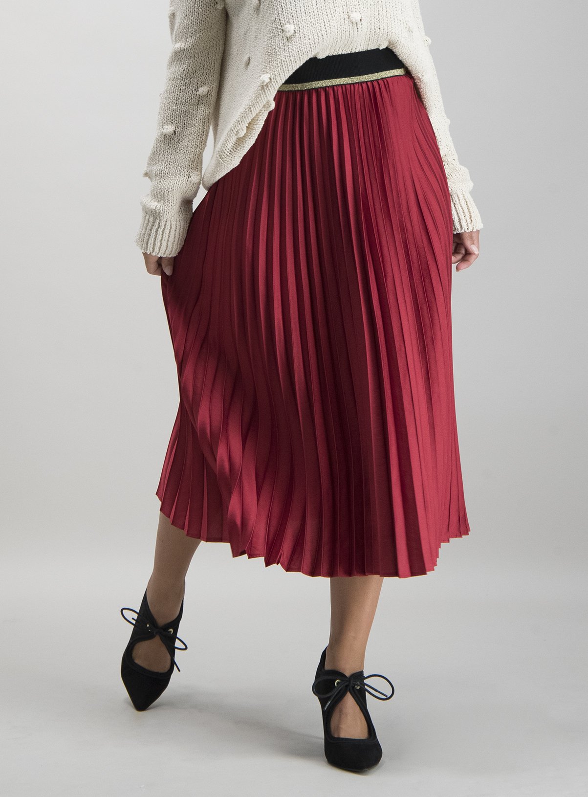 berry pleated skirt