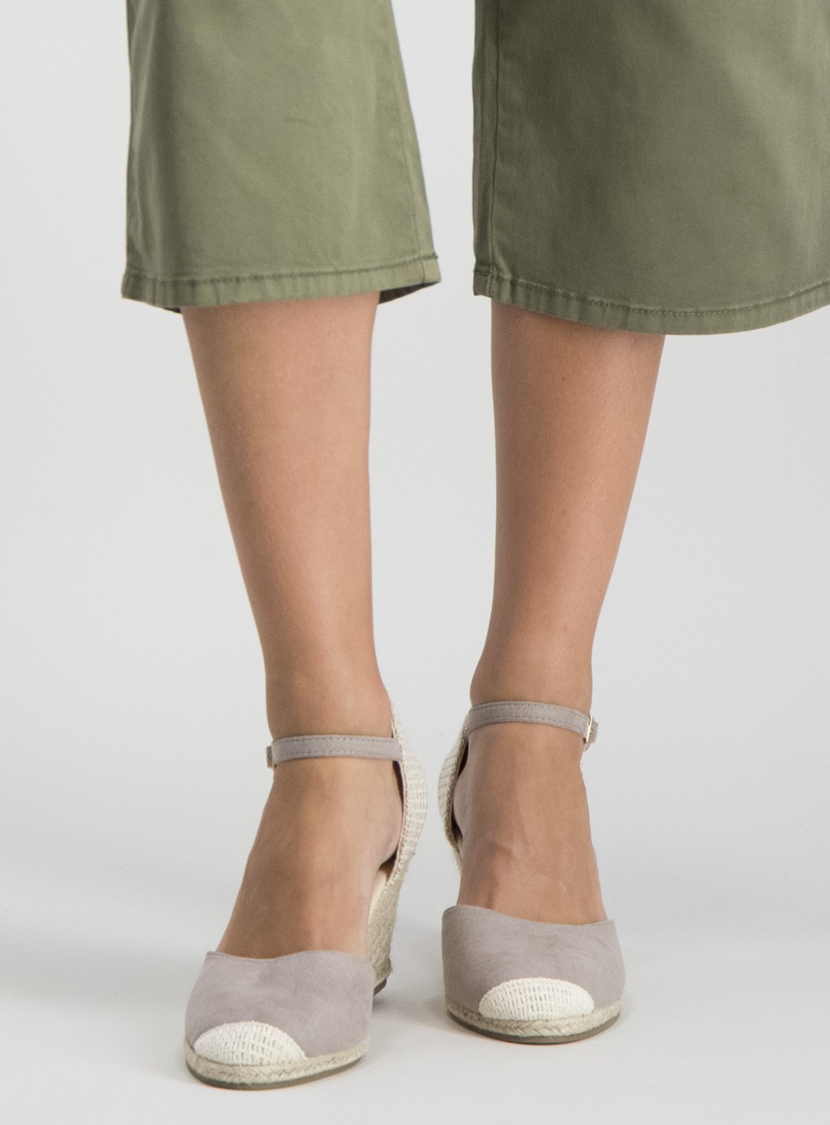 Online Exclusive Taupe Closed Toe Wedge Sandal Review