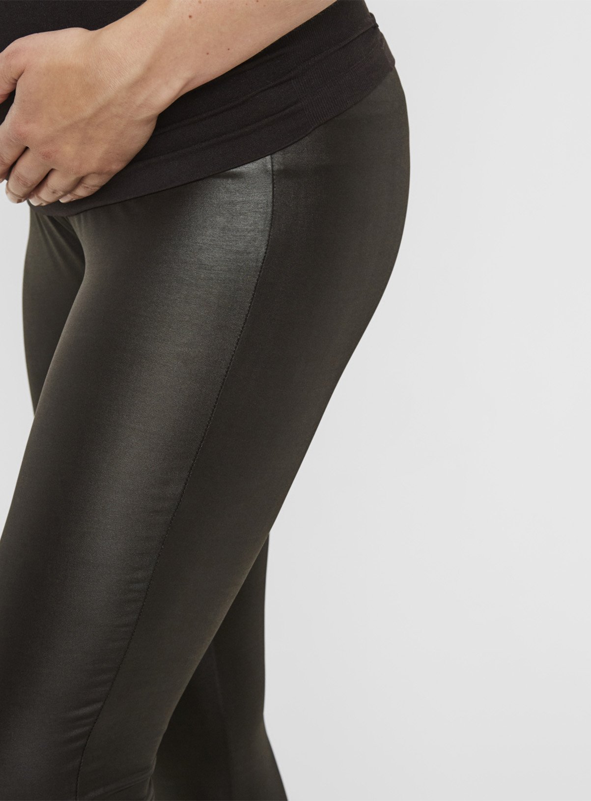 Black High Waisted Shiny Maternity Leggings Review