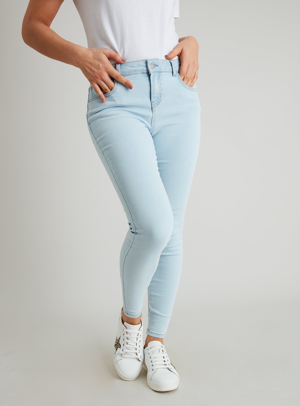 light wash denim skinny jeans