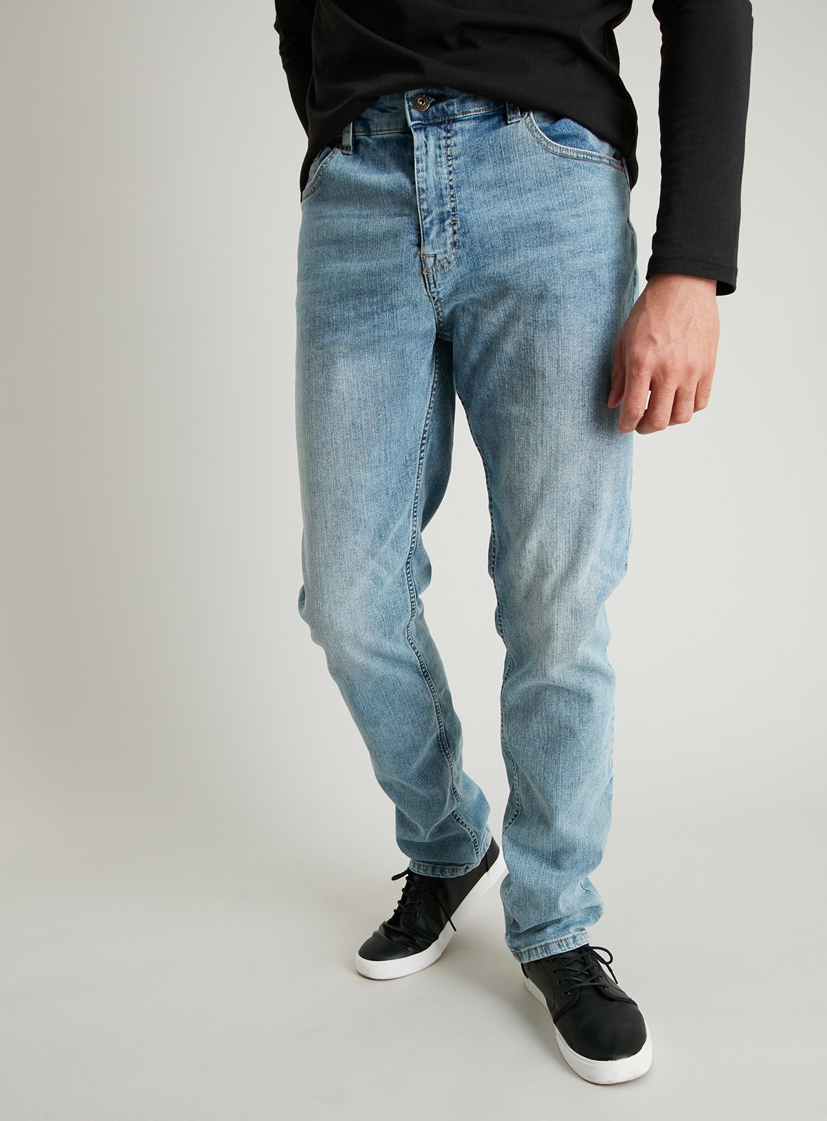 Light Wash Denim Tapered Fit Jeans With Stretch Review