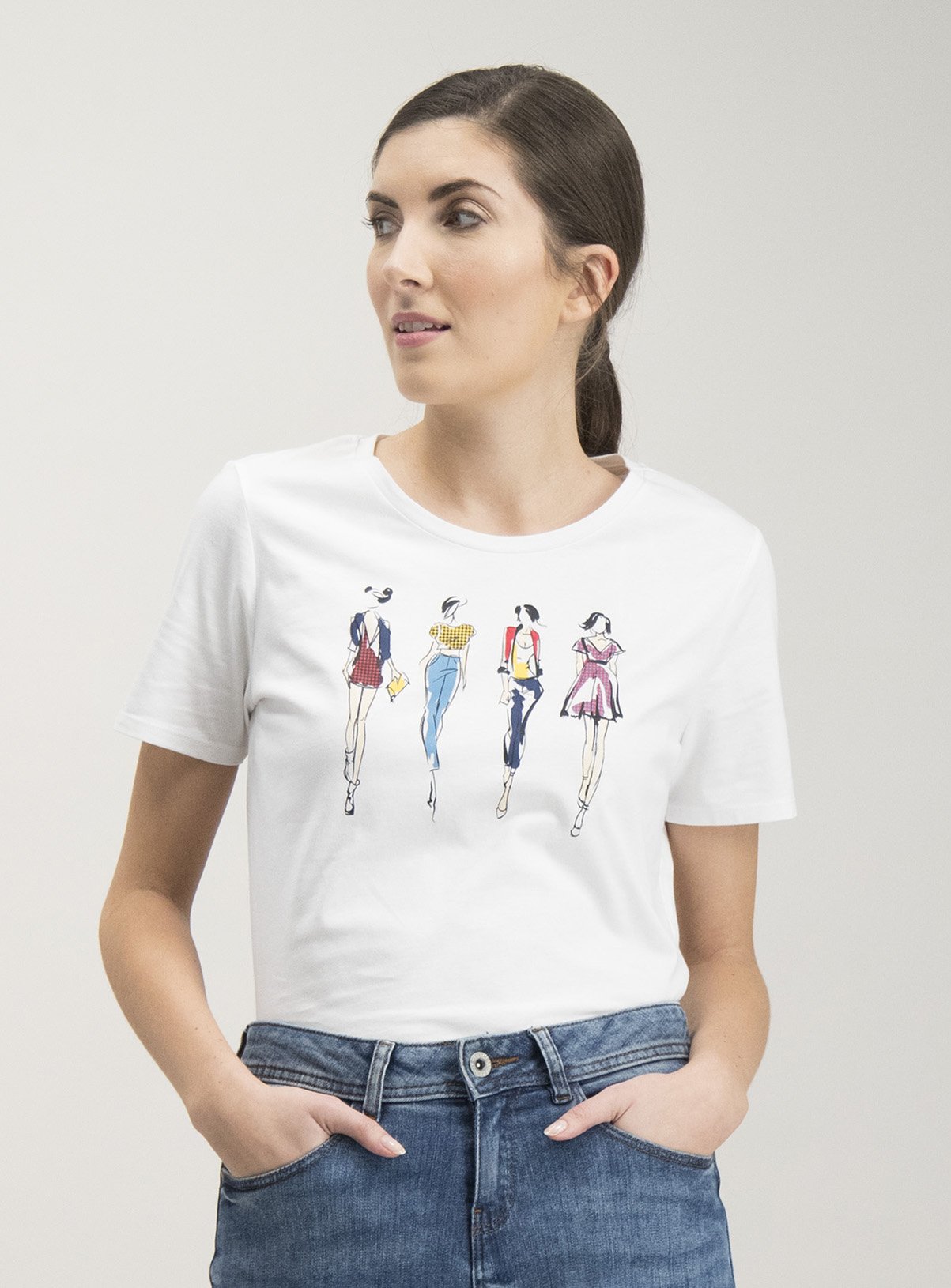 White Model Graphic Short Sleeve T-Shirt Review