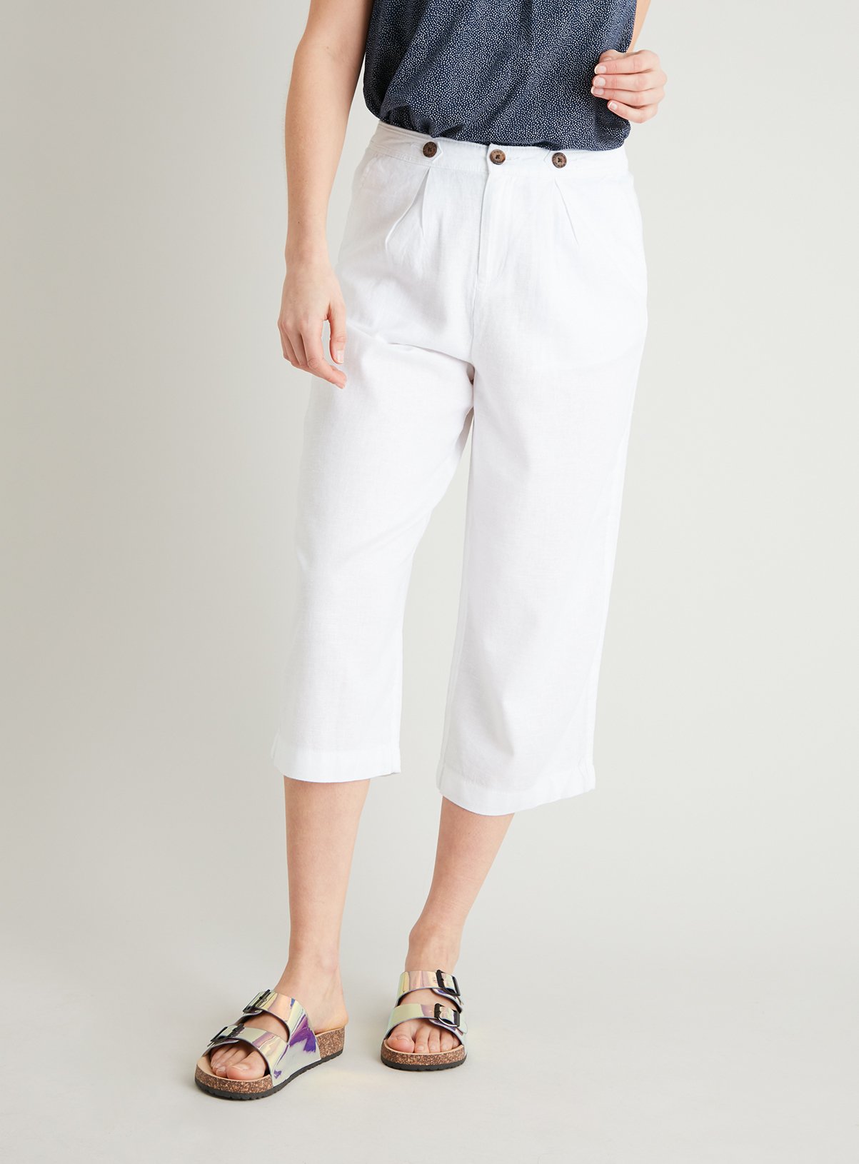 White Linen-Rich Cropped Trousers Review