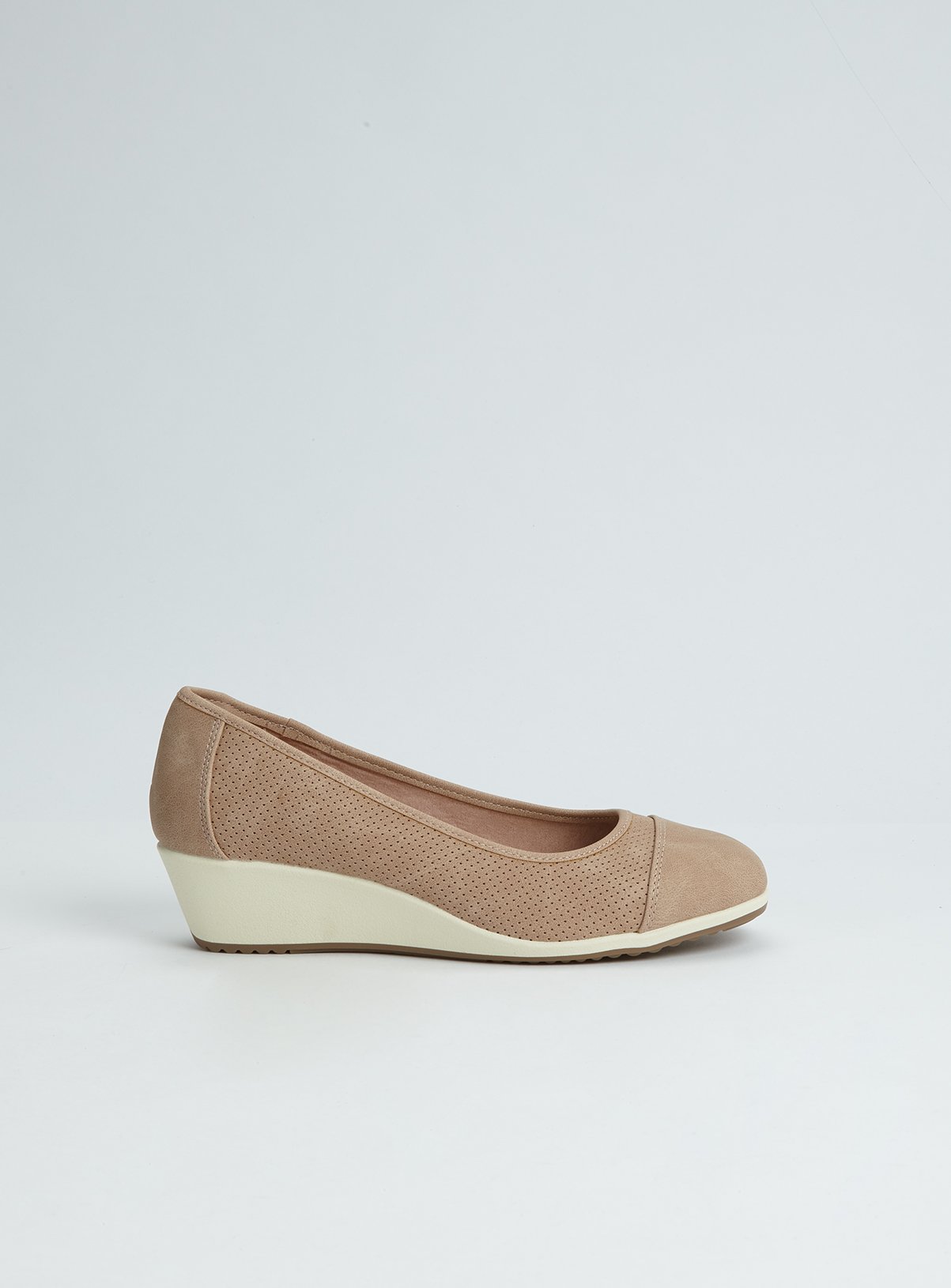 Sole Comfort Nude Sporty Mesh Wedge Shoe Review