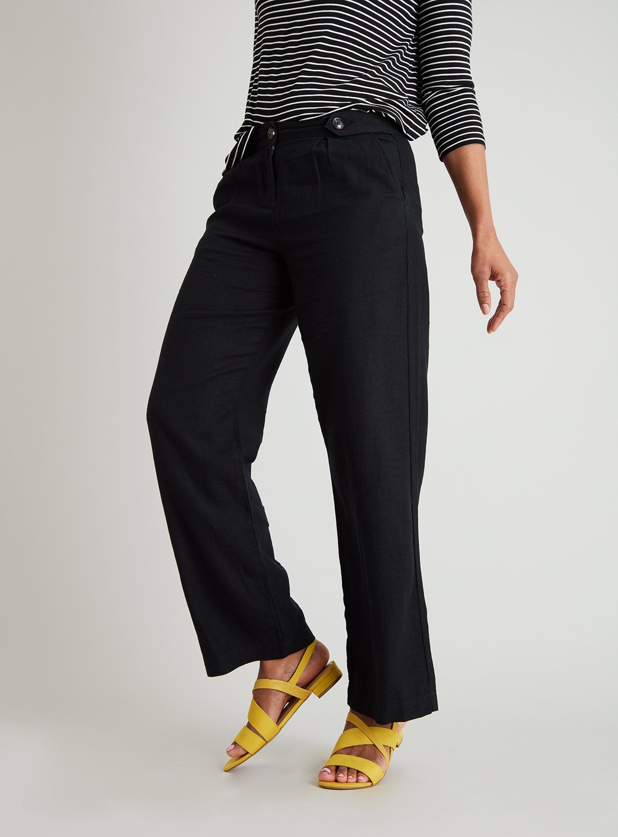 Black Linen-Rich Wide Leg Trousers Review