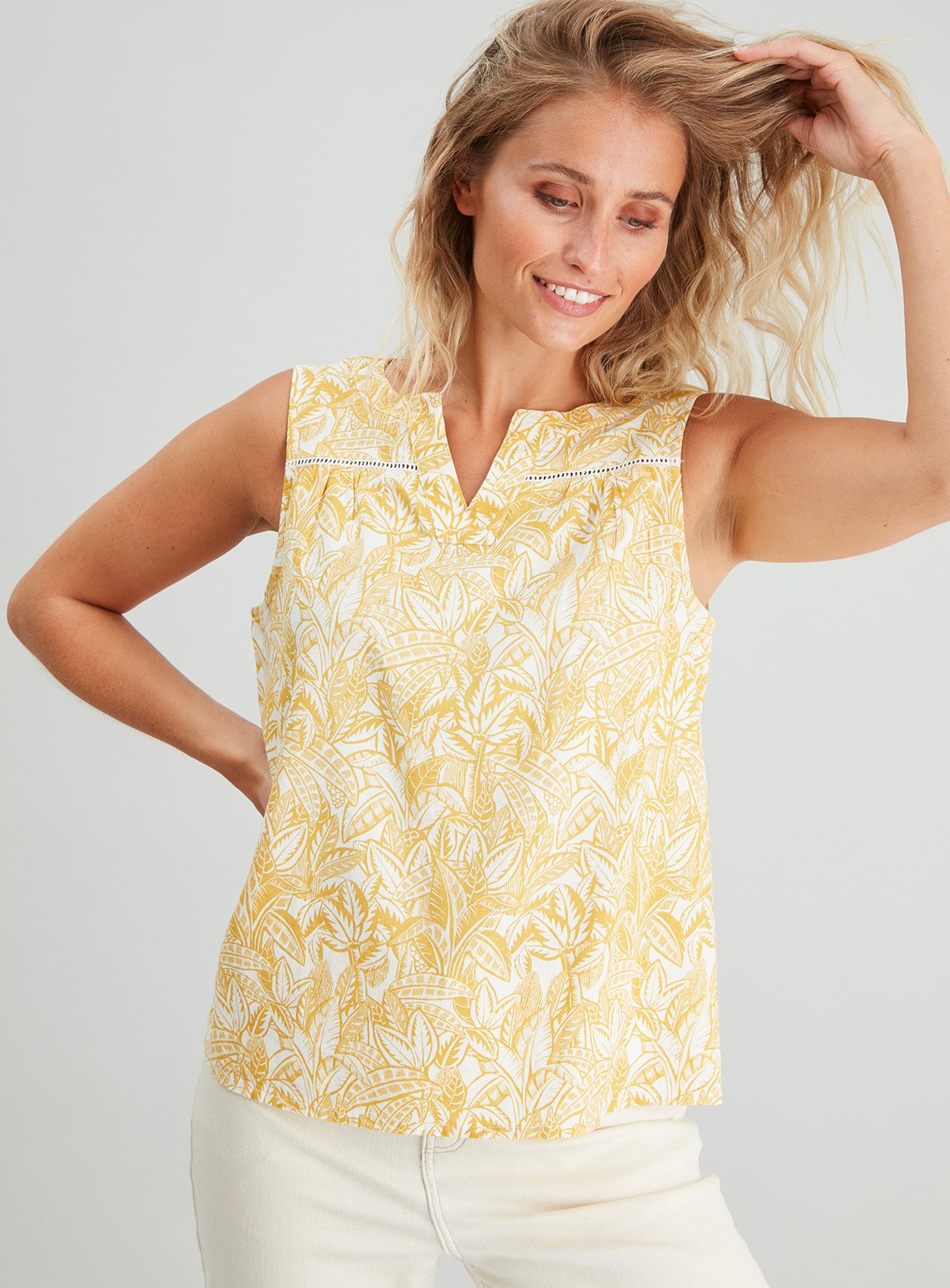 Palm Print Linen-Rich Shell Top Review