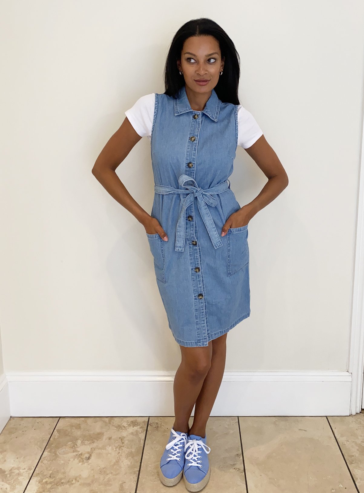 sleeveless denim shirt outfit