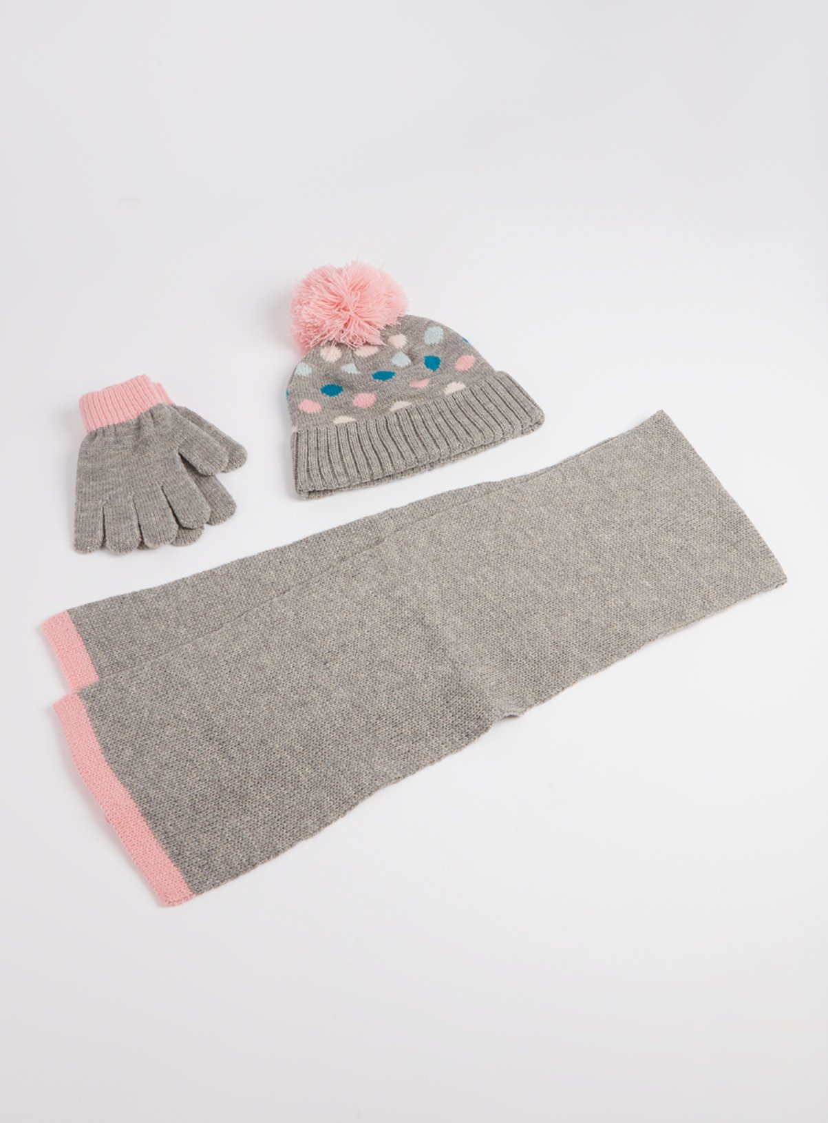 Grey Spot Knitted Hat, Scarf & Gloves Review