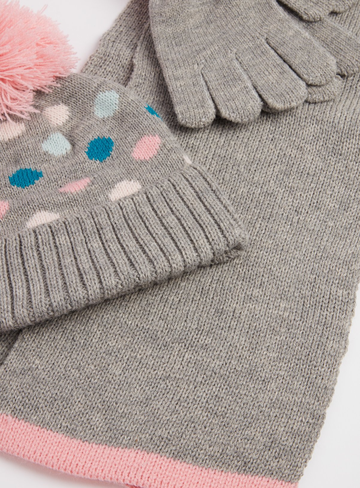 Grey Spot Knitted Hat, Scarf & Gloves Review