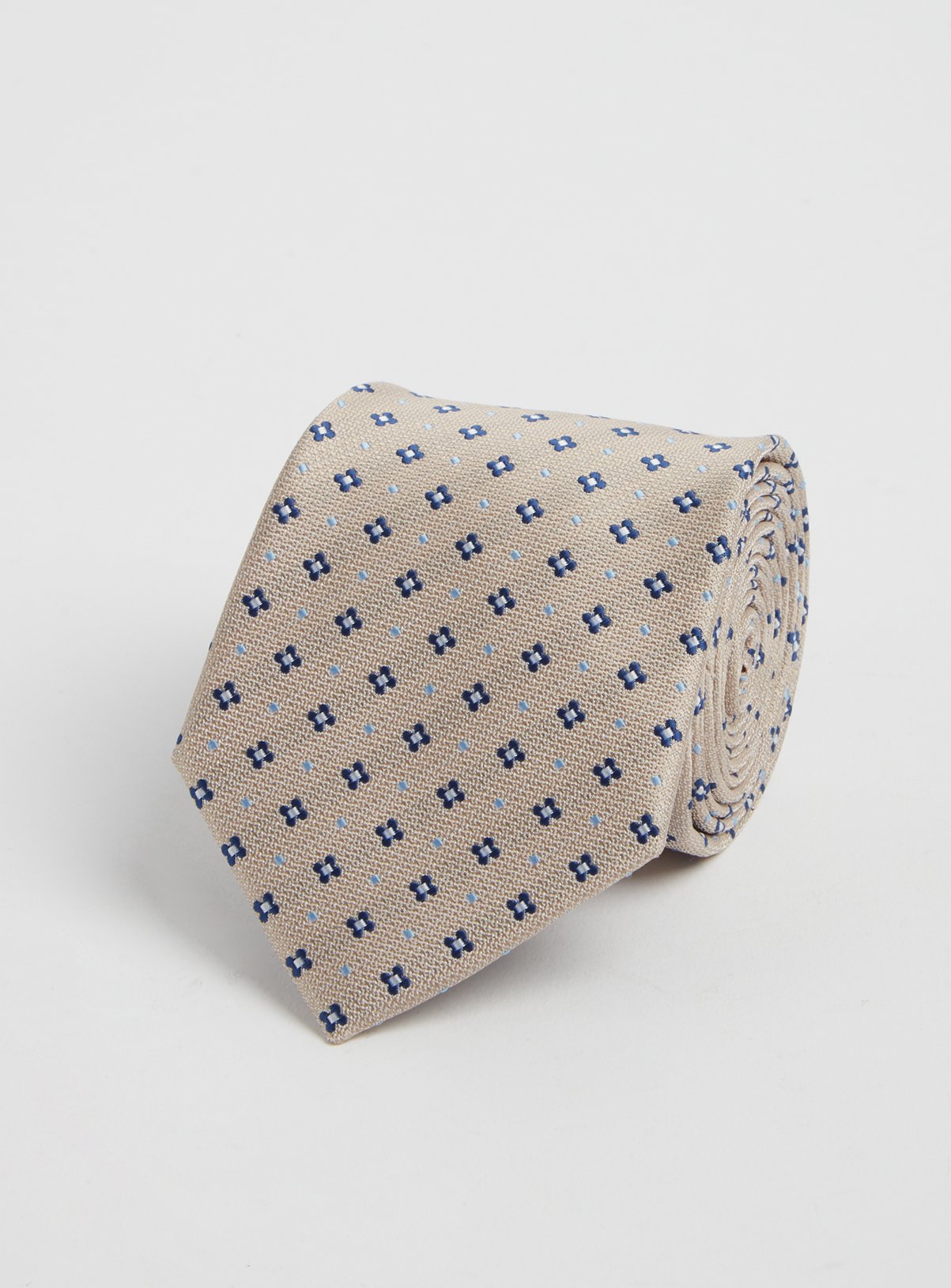 Pale Grey Diamond Print Tie Review