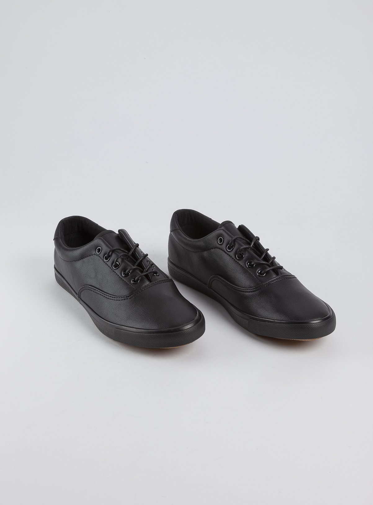 black casual trainers