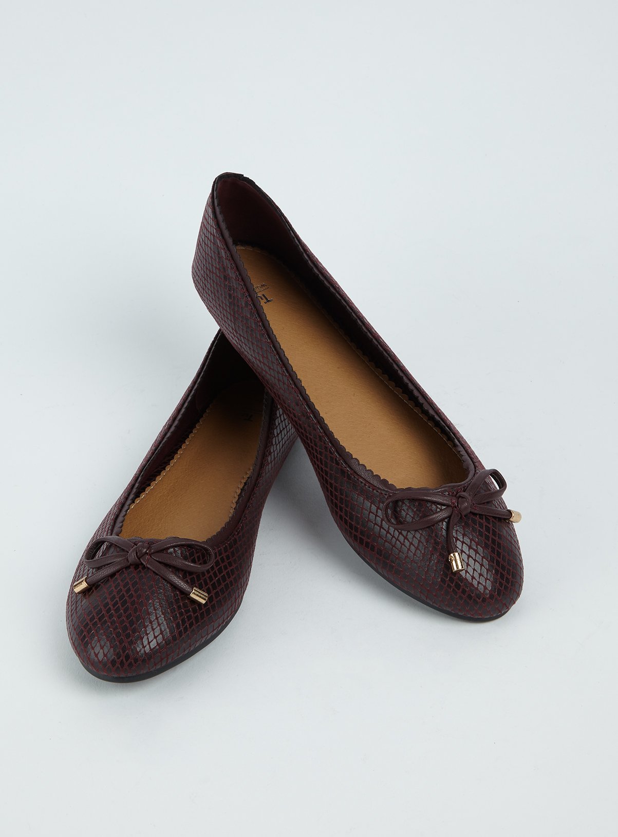 round toe ballerina flats