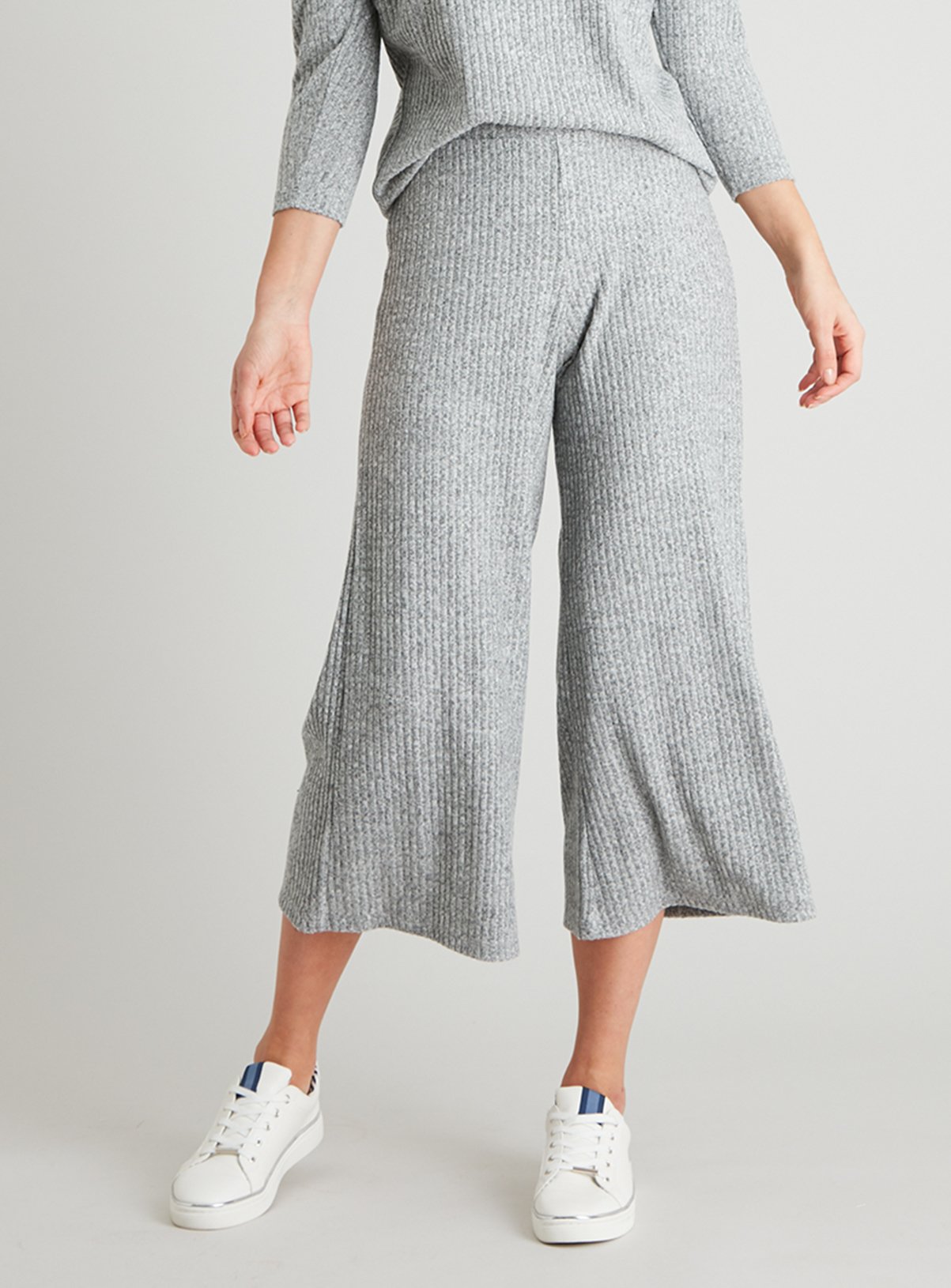 printed cropped trousers
