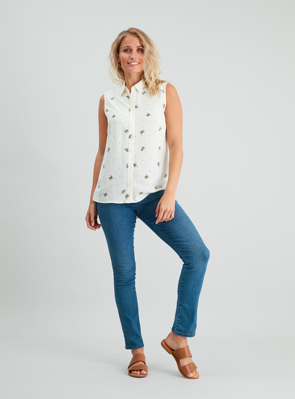 Bee Print Sleeveless Western Shirt Review