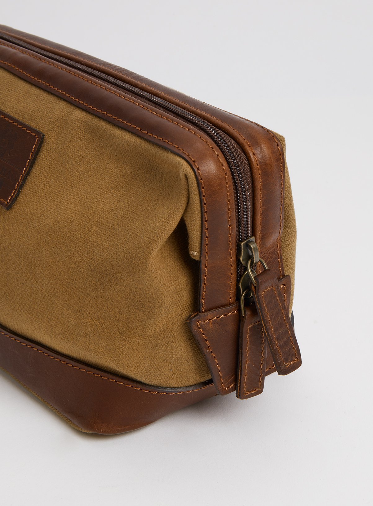 THE BRITISH BAG COMPANY Tan Wash Bag Review