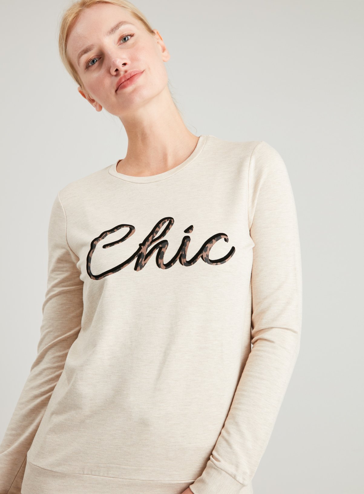 chic sweatshirt