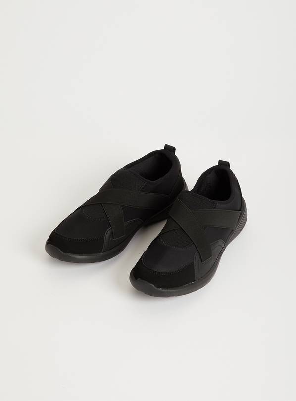 Sole Comfort Black Cross Over Strap Shoes - 6