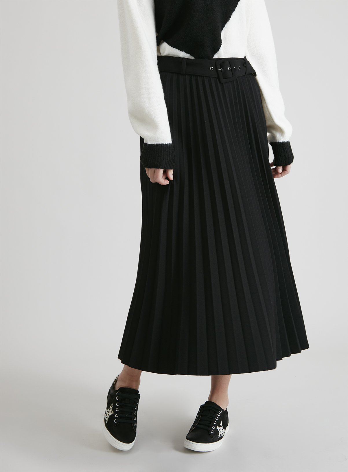 black pleated midi skirt elasticated waist